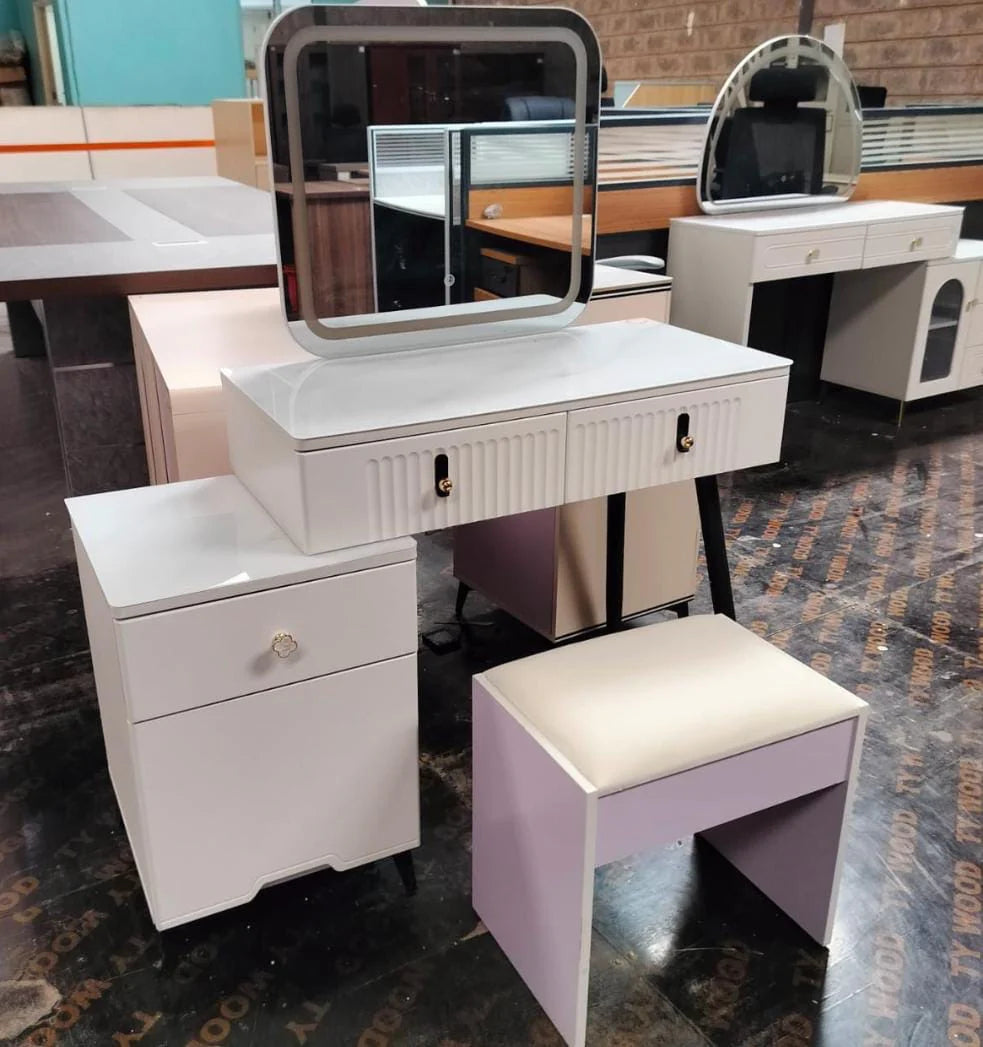 Elegant Dressing Table With Lighting mirrors