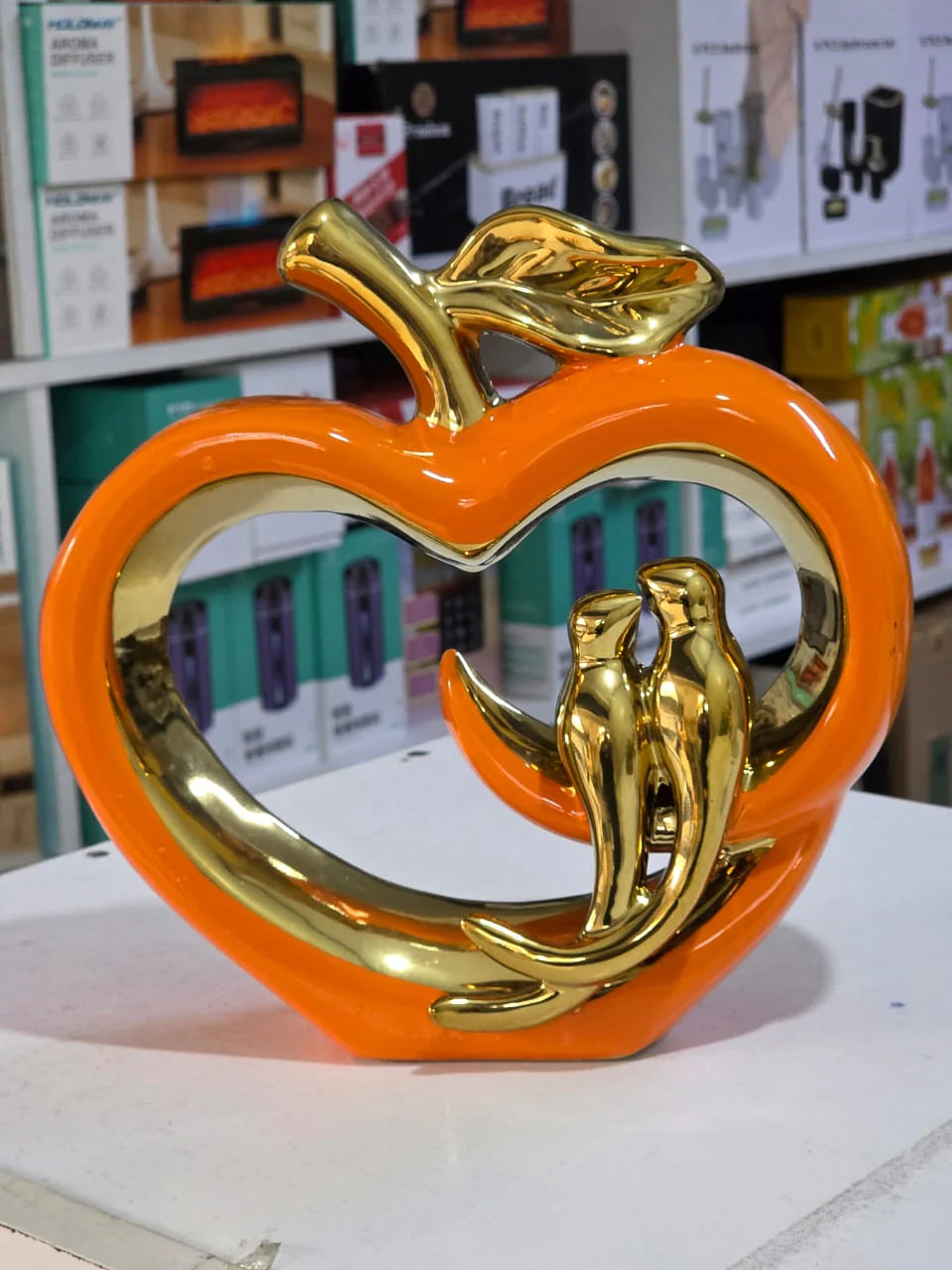 Ceramic hollow crafts Apple golden bird simulation Ceramic decorations art crafts cabinet bookshelf, desktop ornaments statue