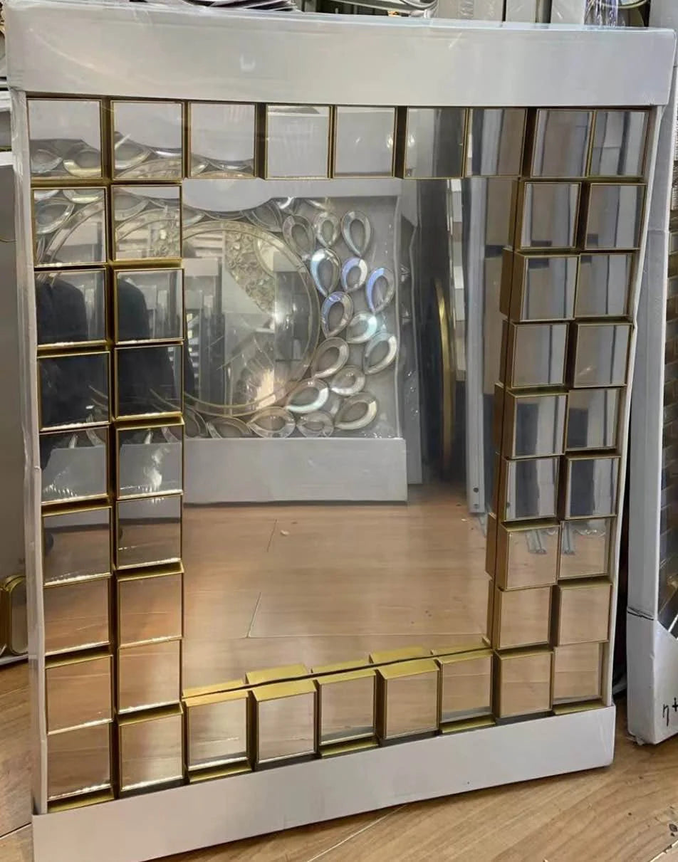 Luxury Decorative Wall Mirror – Gold (80x60cm)